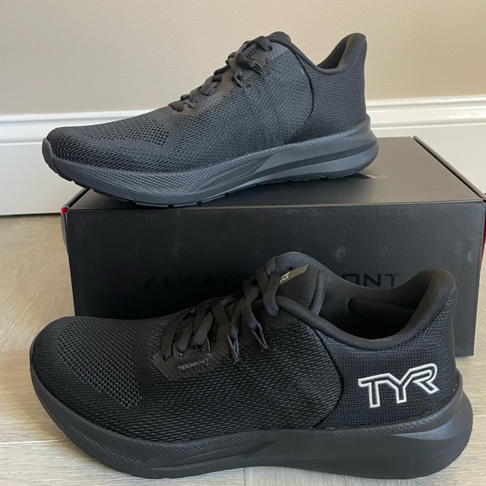 NEW IN BOX- TYR Men’s or Women’s Techknit RNR-1 Trainer Black Athletic